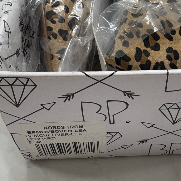 Nordstrom BP Point Toe Flats  Leopard Print  size 8.5 NWT - Picture 6 of 6